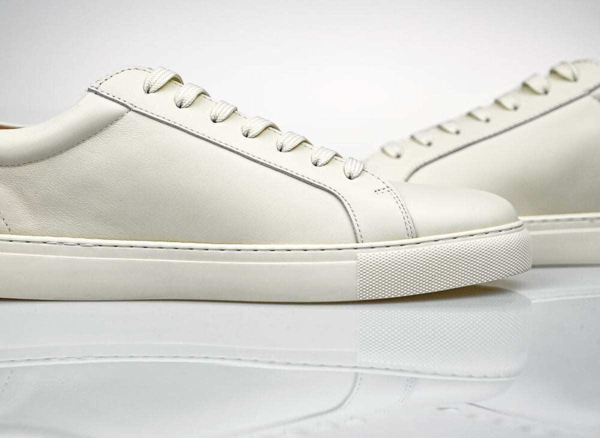 THE ESSENTIAL SNEAKER